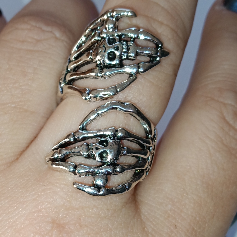 Skeleton hand ring size 9